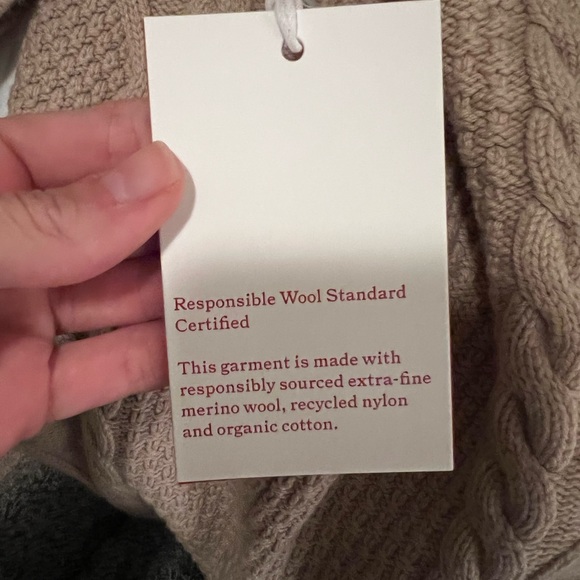 NWT Sunday best/emma chamberlain Peggy sweater. - Picture 5 of 5